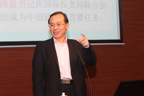 傅教授做报告